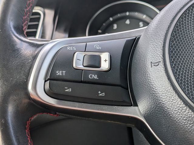 Used 2017 Volkswagen GTI SE image 28