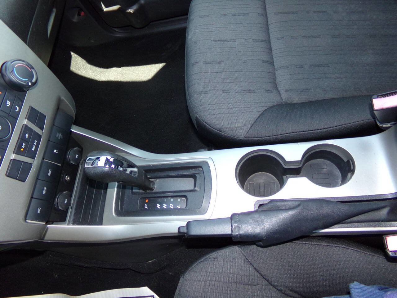 Used 2009 Ford Focus SE image 48