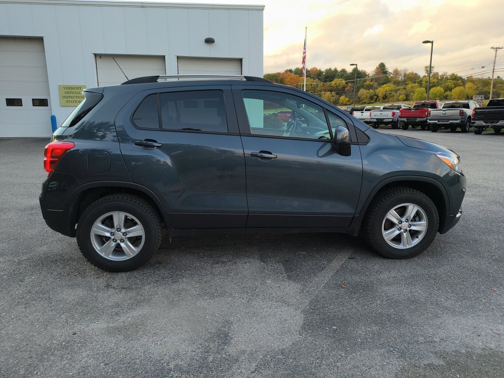 Used 2022 Chevrolet Trax LT w/ LT Convenience Package AWD/4WD image 6