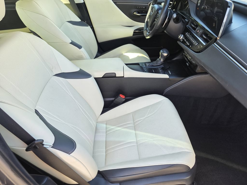 Certified 2022 Lexus ES 300h Ultra Luxury w/ Accessory Package 2 FWD image 21
