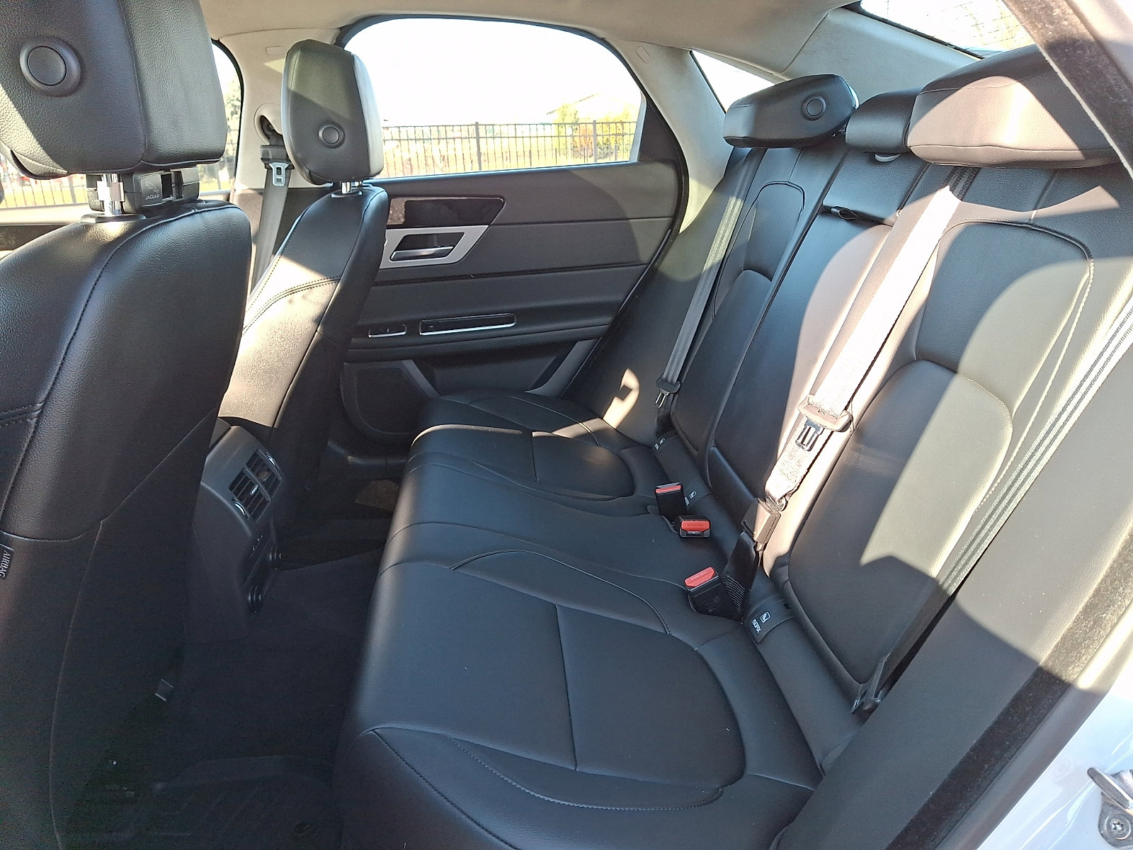 Used 2020 Jaguar XF Premium image 10