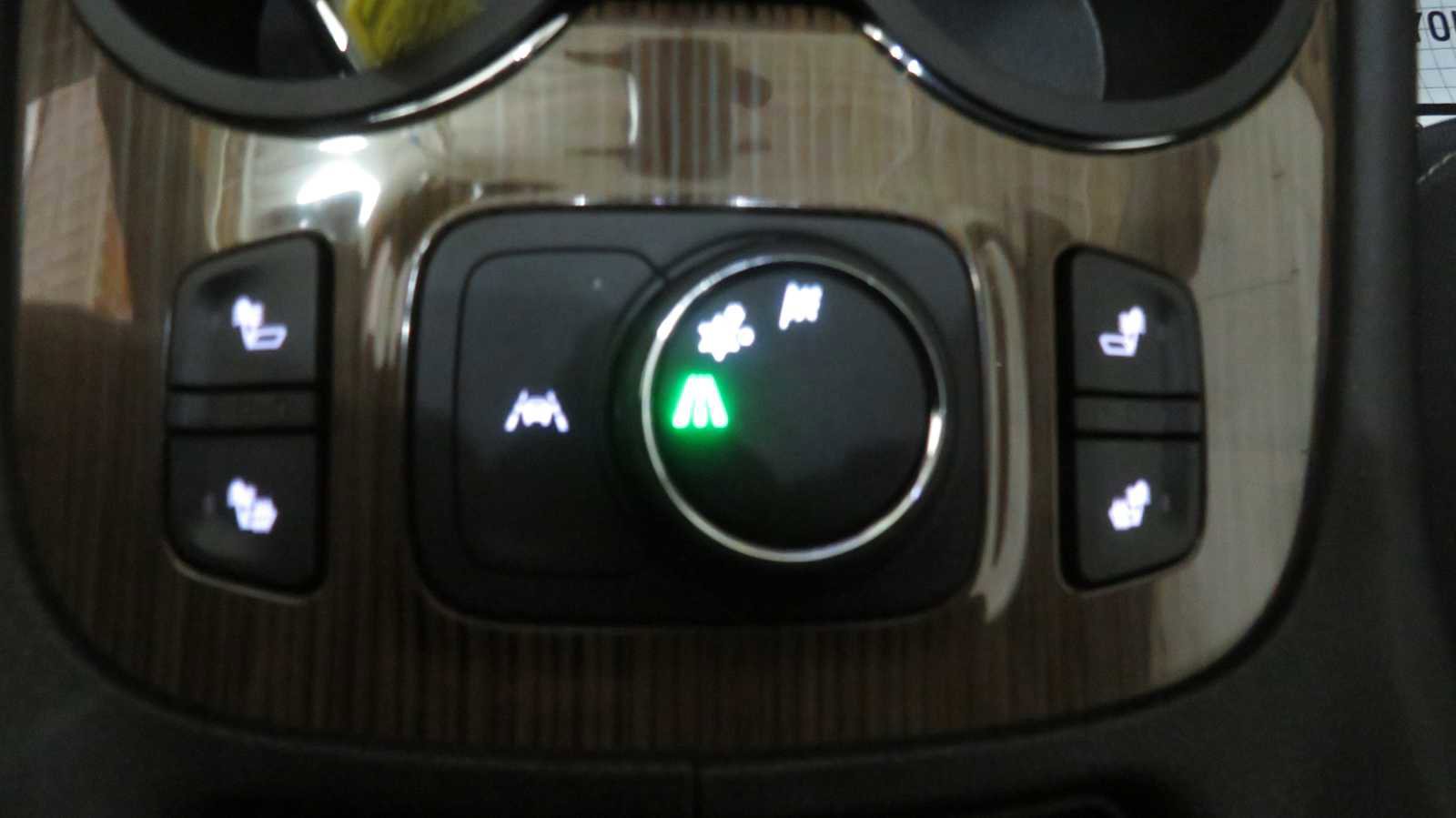 Used 2023 GMC Acadia SLE w/ Driver Convenience Package image 34