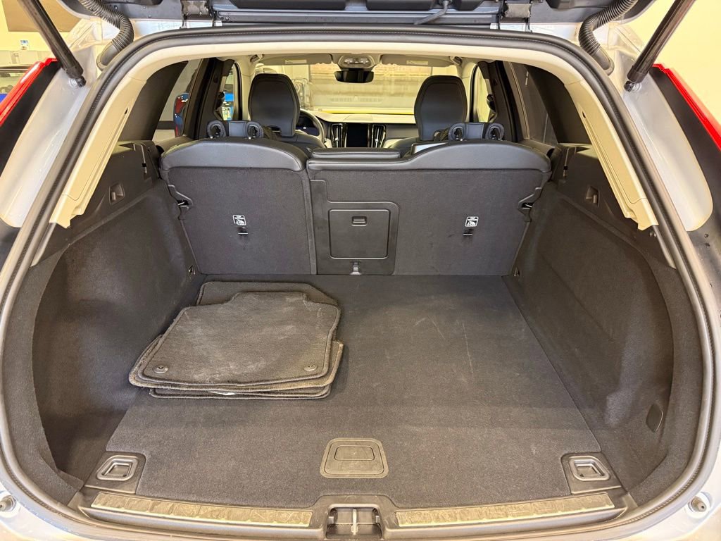 Used 2025 Volvo XC60 B5 Plus image 23