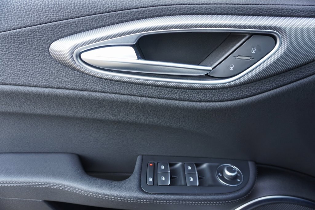 Used 2022 Alfa Romeo Giulia Veloce image 9