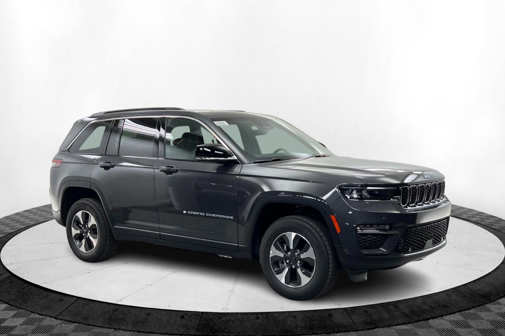 New 2024 Jeep Grand Cherokee Limited 4xe w/ Luxury Tech Group II image 7