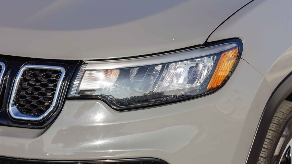 Used 2024 Jeep Compass Limited image 5