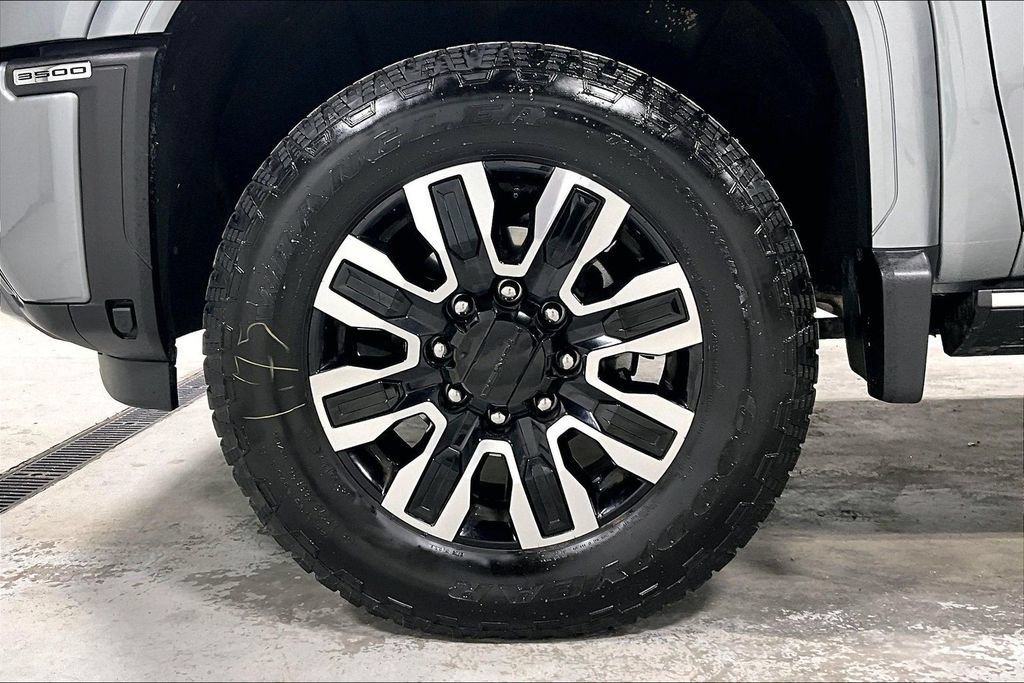 Used 2024 GMC Sierra 3500 Denali Ultimate AWD/4WD image 8