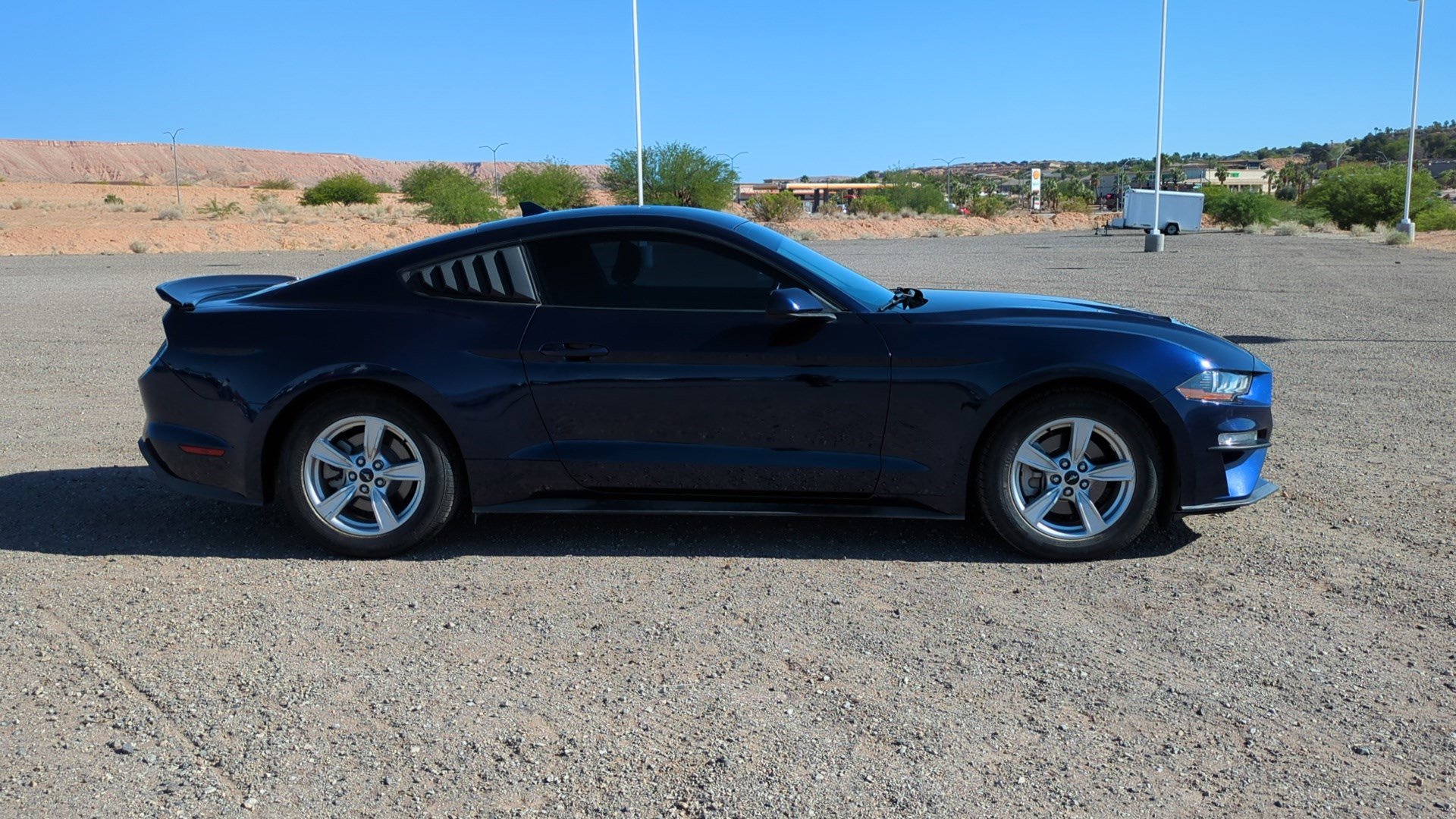 Used 2020 Ford Mustang Coupe RWD image 2