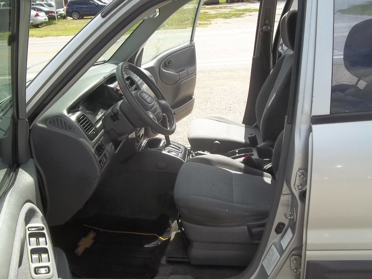 Used 2001 Chevrolet Tracker ZR2 image 7