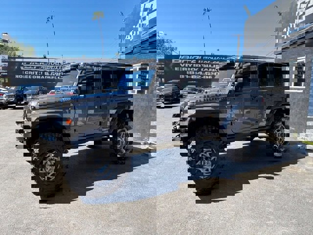 Used 2017 Jeep Wrangler Unlimited Rubicon w/ Connectivity Group image 11