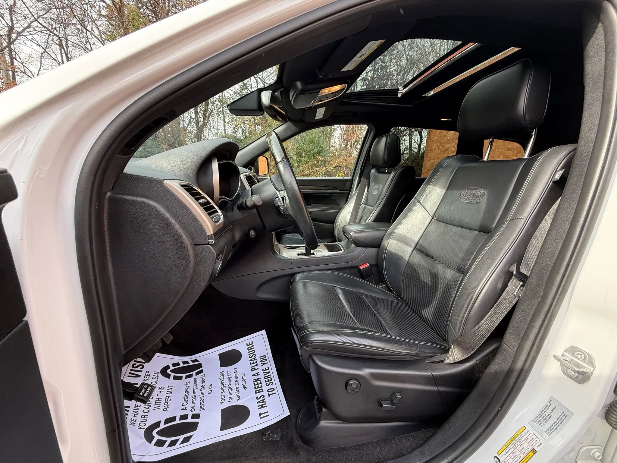 Used 2015 Jeep Grand Cherokee Overland w/ Advanced Technology Group image 21