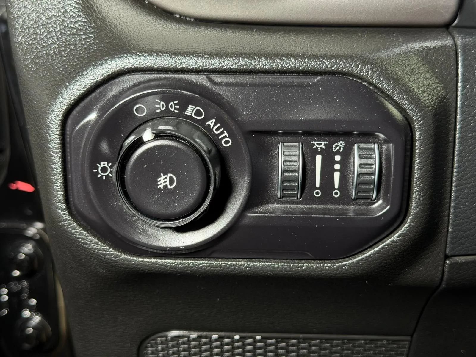 Used 2018 Jeep Wrangler Unlimited Sport S AWD/4WD image 26
