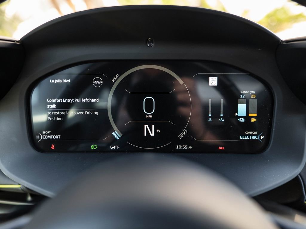 Used 2023 McLaren Artura RWD image 13