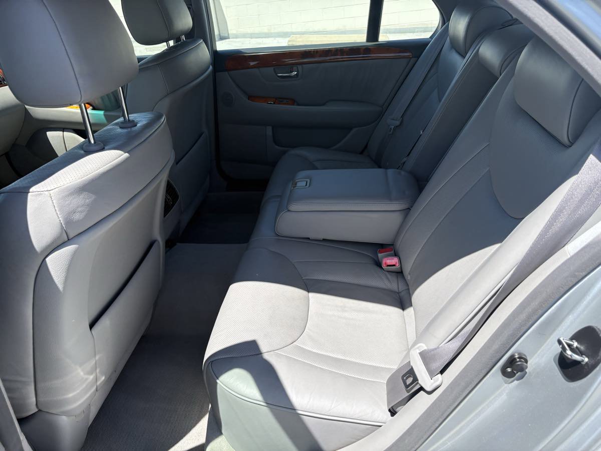 Used 2005 Lexus LS 430 RWD image 15