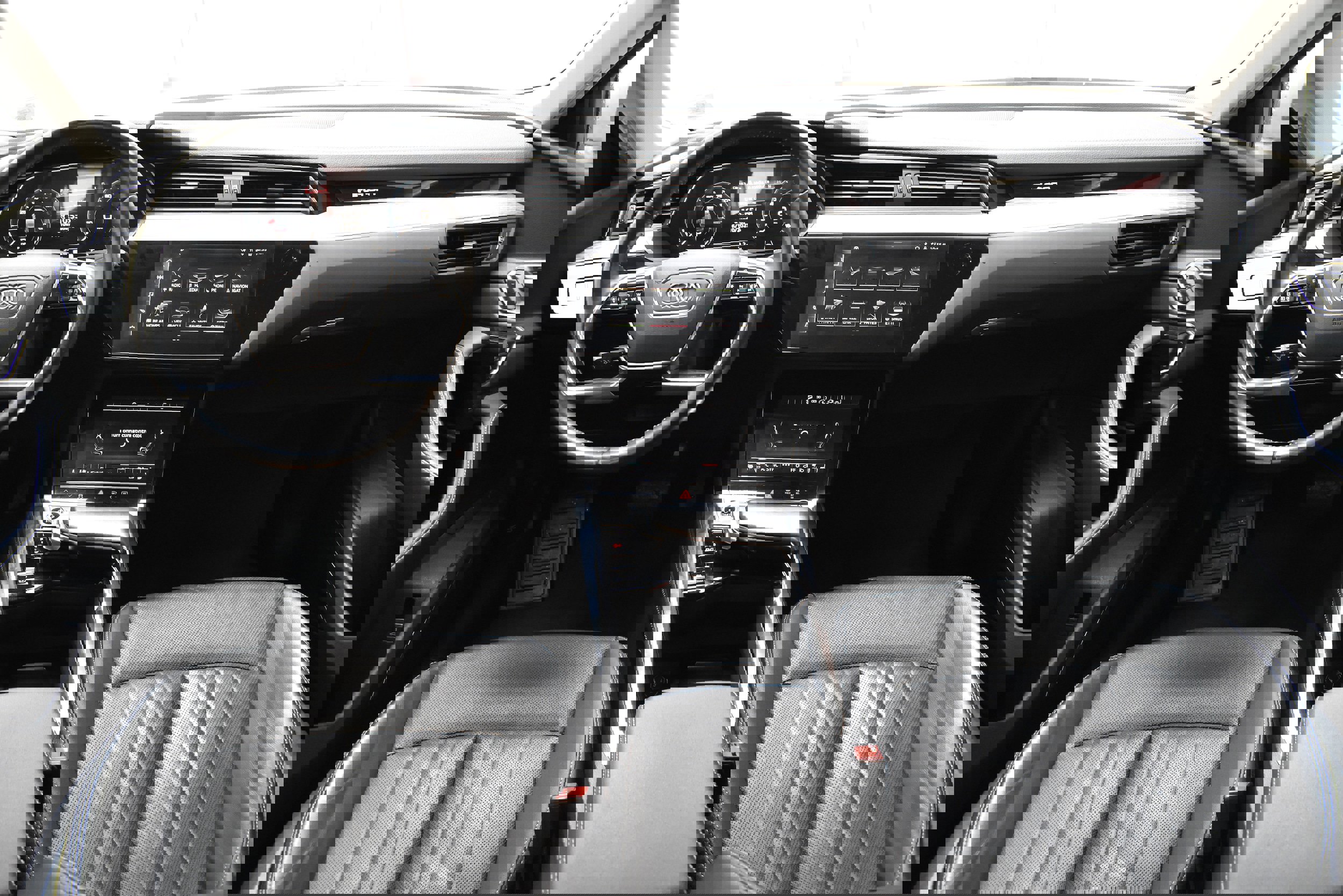 Used 2021 Audi e-tron Premium Plus w/ Premium Plus Package image 29