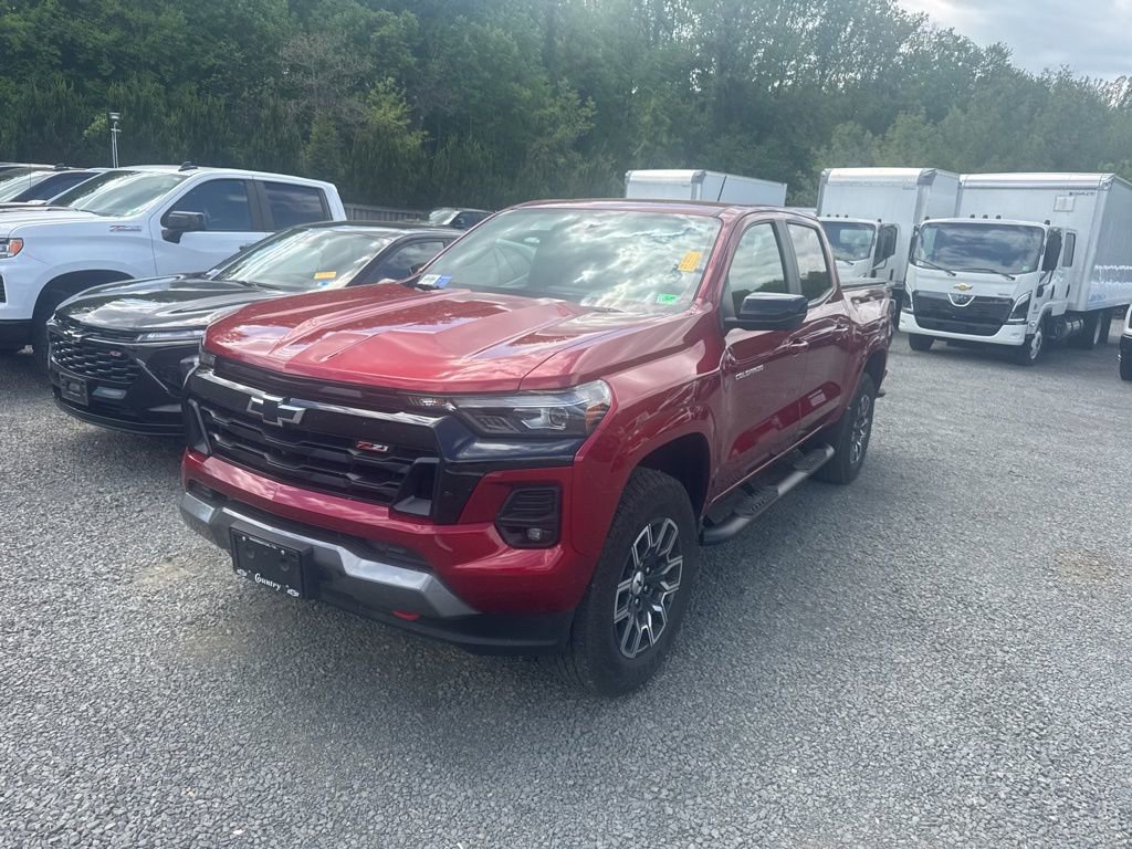 Used 2024 Chevrolet Colorado Z71 w/ Z71 Convenience Package 2 AWD/4WD image 3