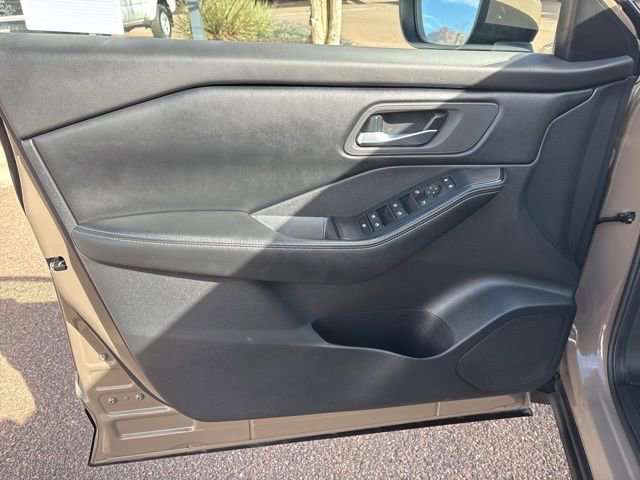 Used 2024 Nissan Rogue SV image 19