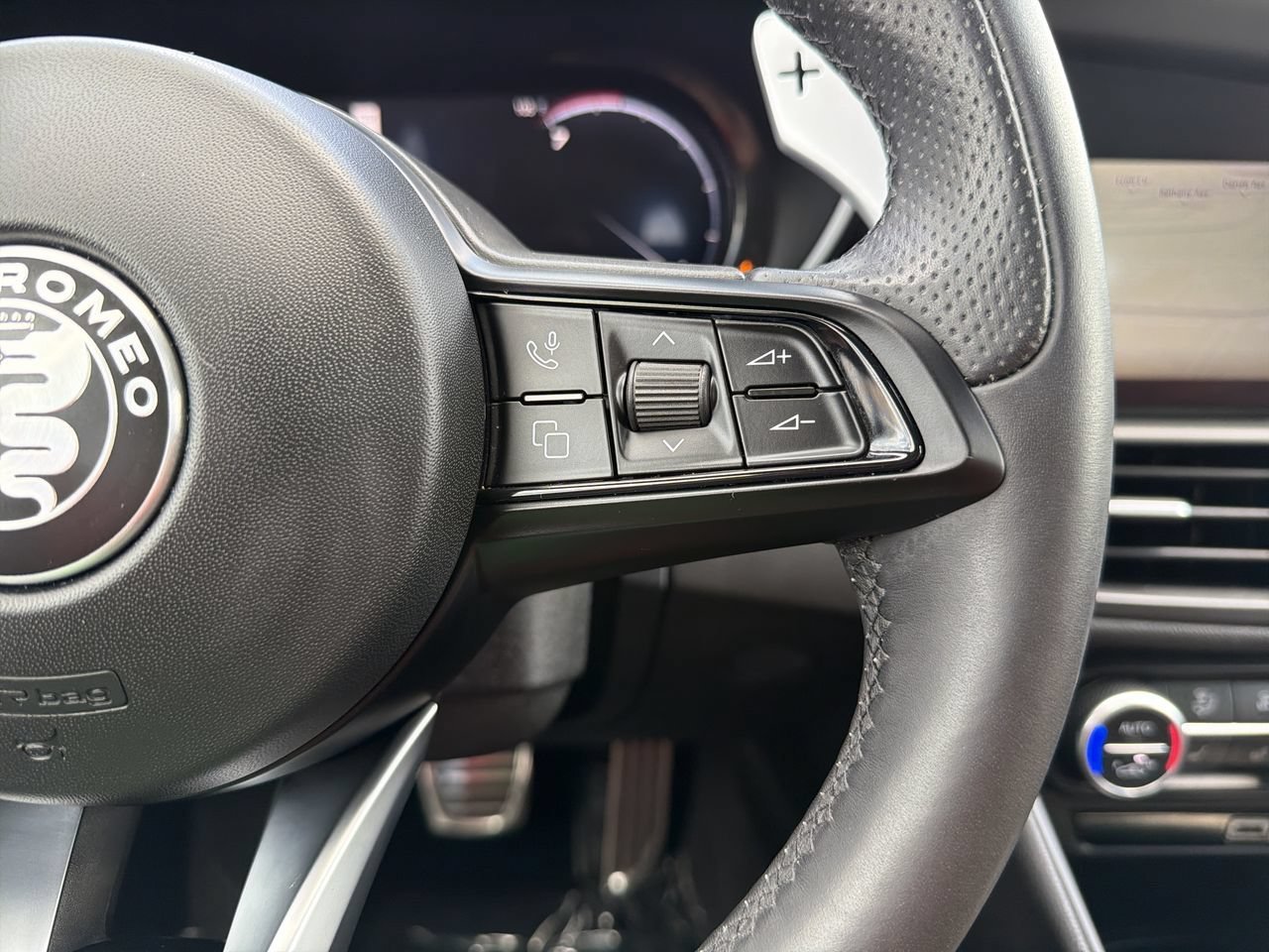 Used 2024 Alfa Romeo Giulia Veloce RWD image 29