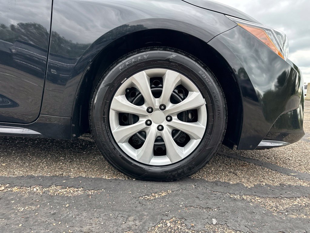 Used 2024 Toyota Corolla LE FWD image 17