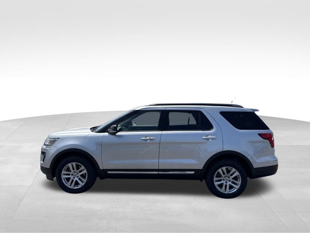 Used 2019 Ford Explorer XLT w/ Equipment Group 202A AWD/4WD image 9
