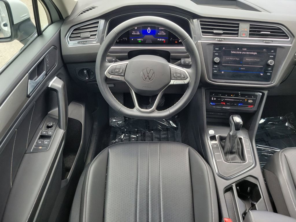 Certified 2022 Volkswagen Tiguan SE FWD image 12