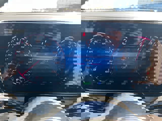 Used 2025 Mercedes-Benz GLC 350e 4MATIC image 34