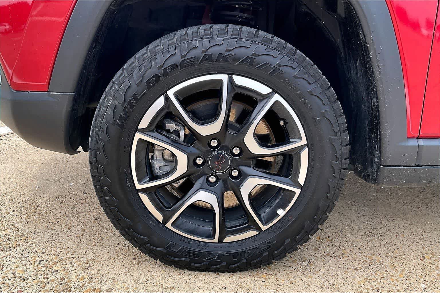Used 2025 Jeep Compass Trailhawk AWD/4WD image 8