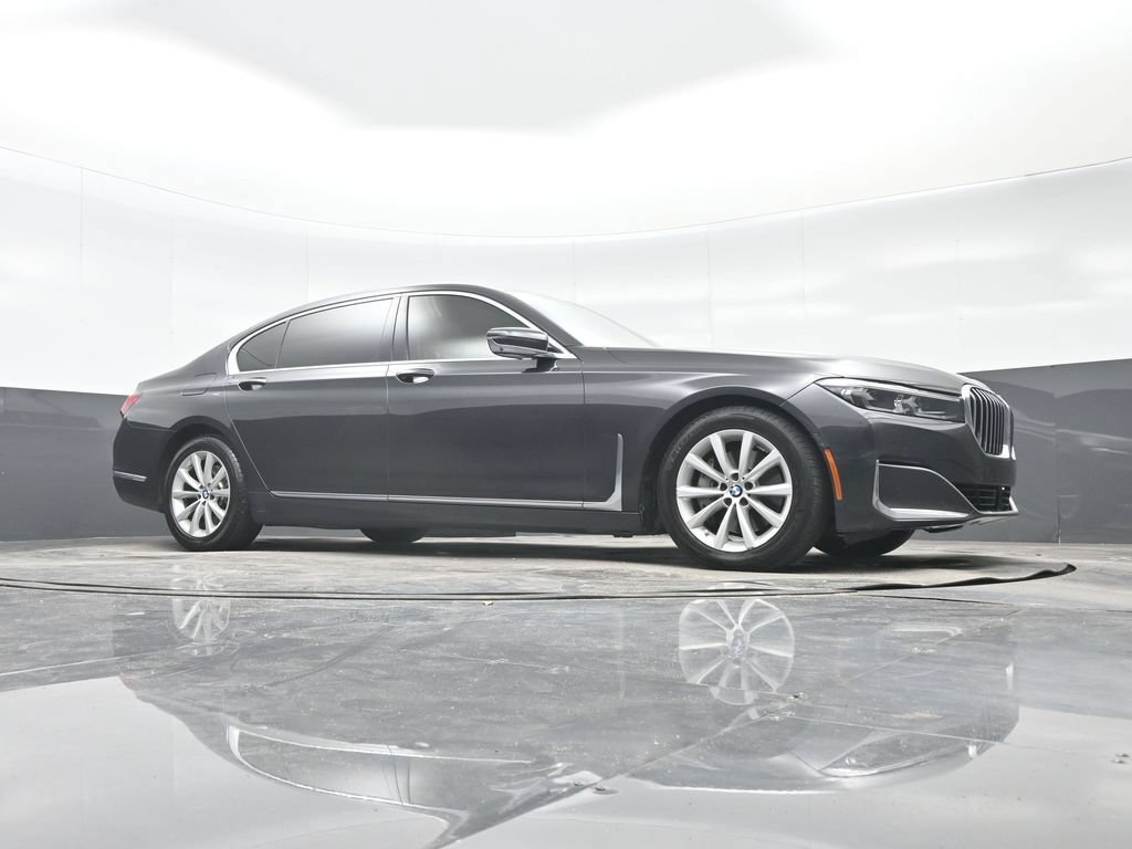 Used 2021 BMW 740i w/ Premium Package RWD image 33