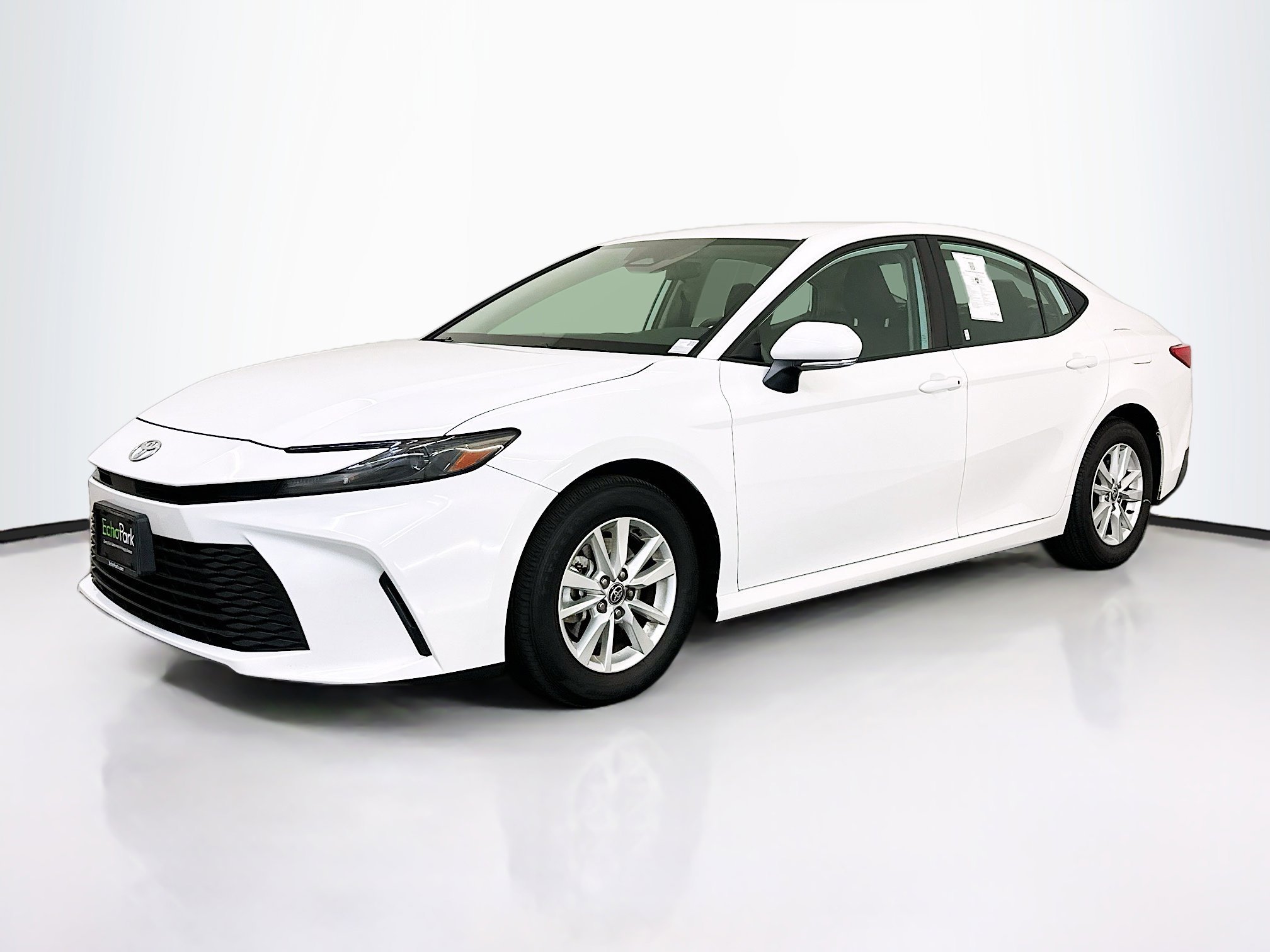 Used 2025 Toyota Camry LE image 3