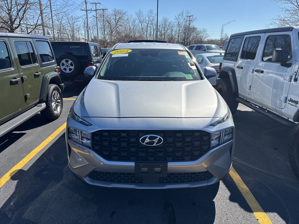 Used 2023 Hyundai Santa Fe SE image 2