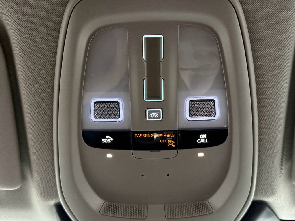 Used 2022 Volvo XC60 B5 Momentum image 26