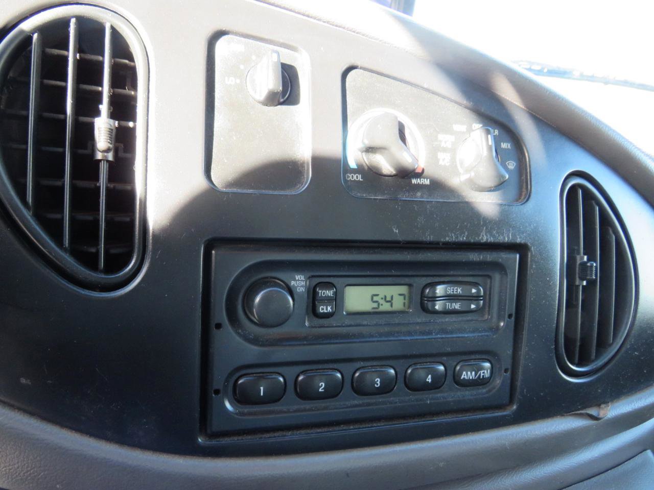 Used 2001 Ford E-150 and Econoline 150 RWD image 12