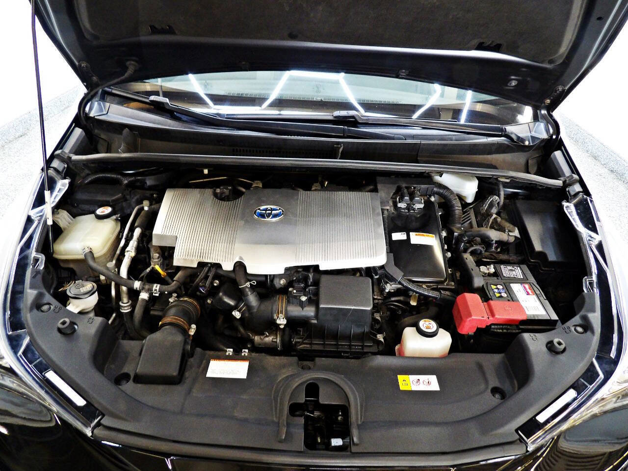 Used 2016 Toyota Prius Three Touring image 4