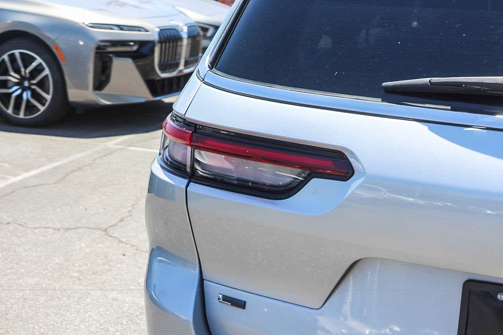 Used 2022 Jeep Grand Cherokee L Limited RWD image 7