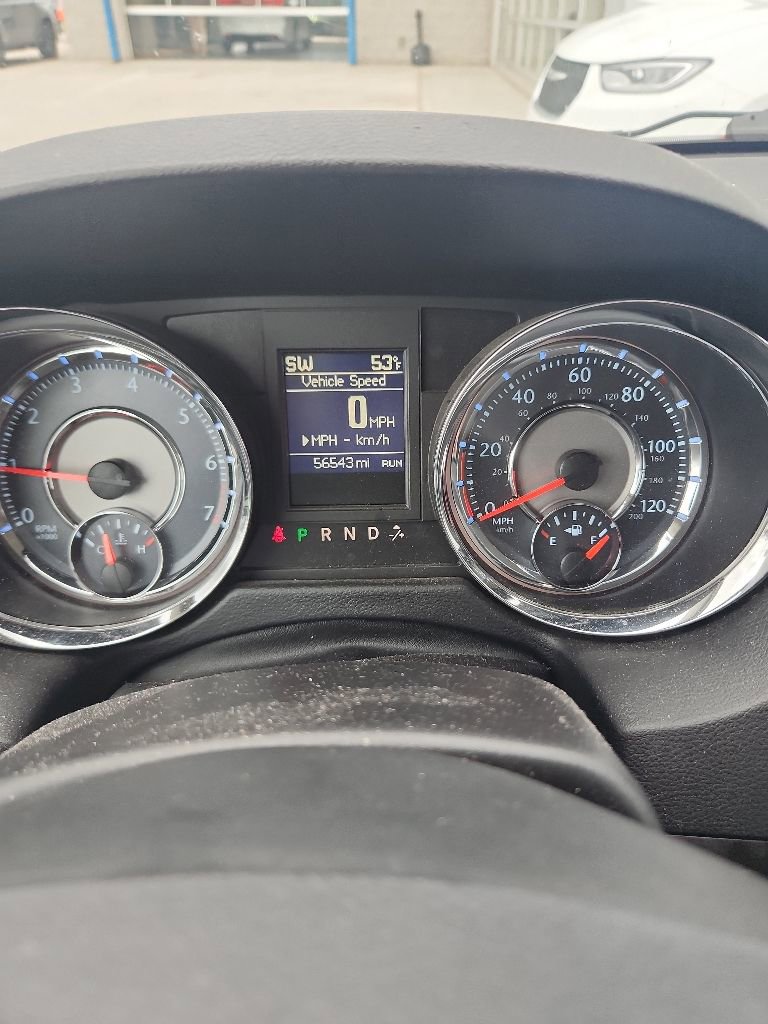 Used 2015 Chrysler Town & Country Touring w/ Driver Convenience Group FWD image 6