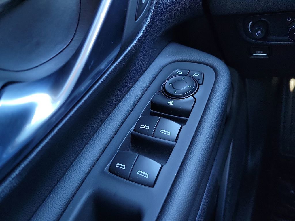 Used 2023 GMC Terrain SLE w/ Driver Convenience Package image 13