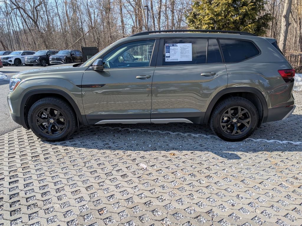 Used 2025 Volkswagen Atlas Peak Edition SE image 2