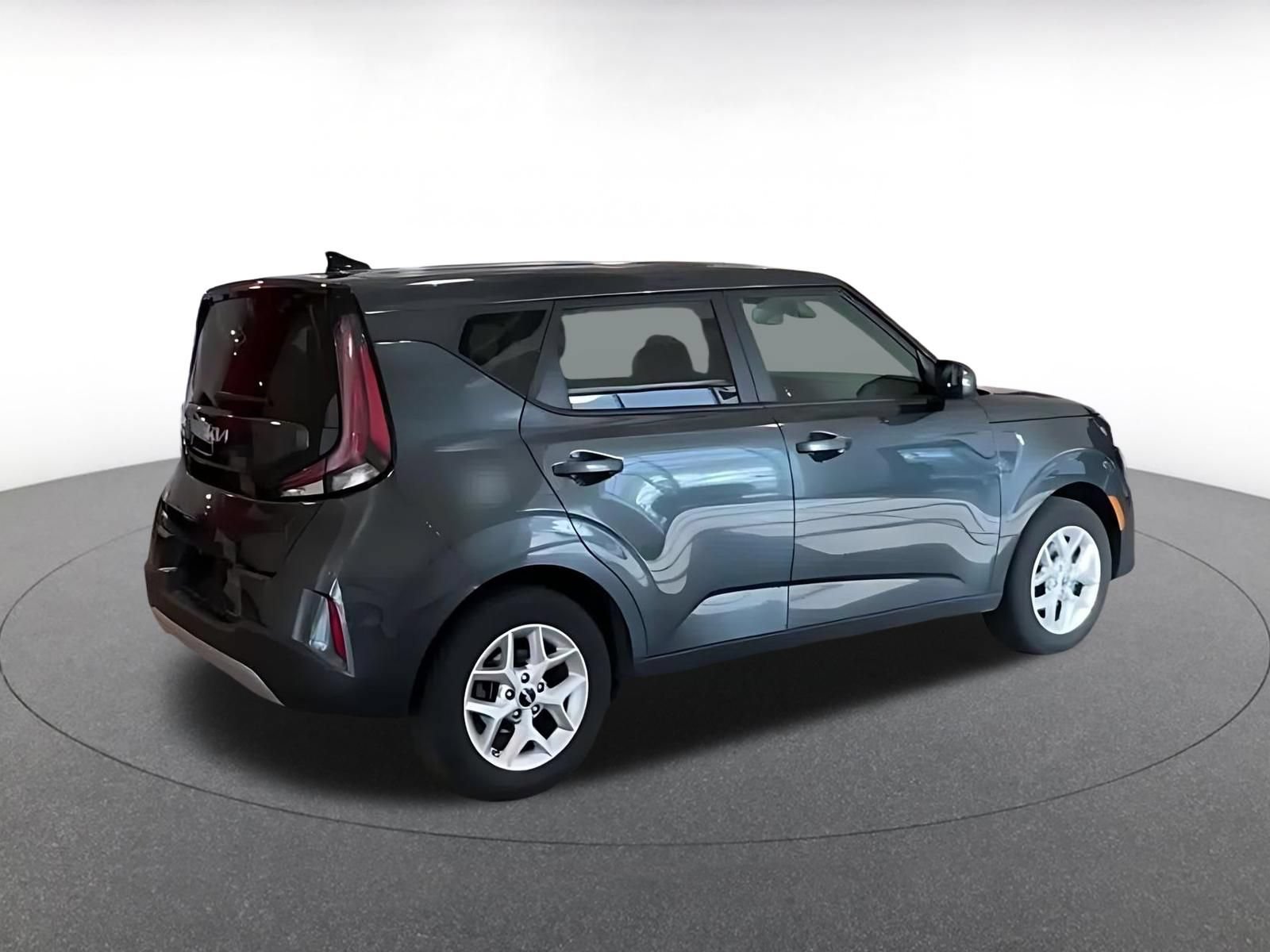Used 2025 Kia Soul LX w/ LX Technology Package FWD image 12