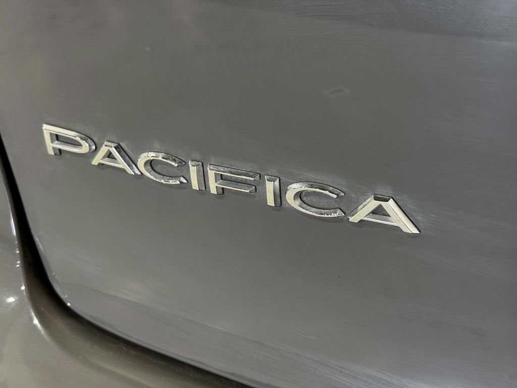 Used 2025 Chrysler Pacifica Select FWD image 33
