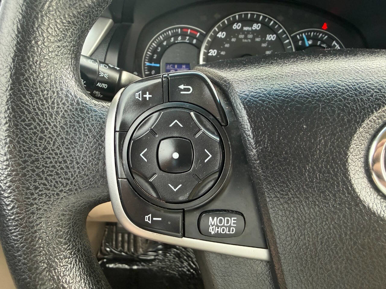 Used 2014 Toyota Camry LE FWD image 28