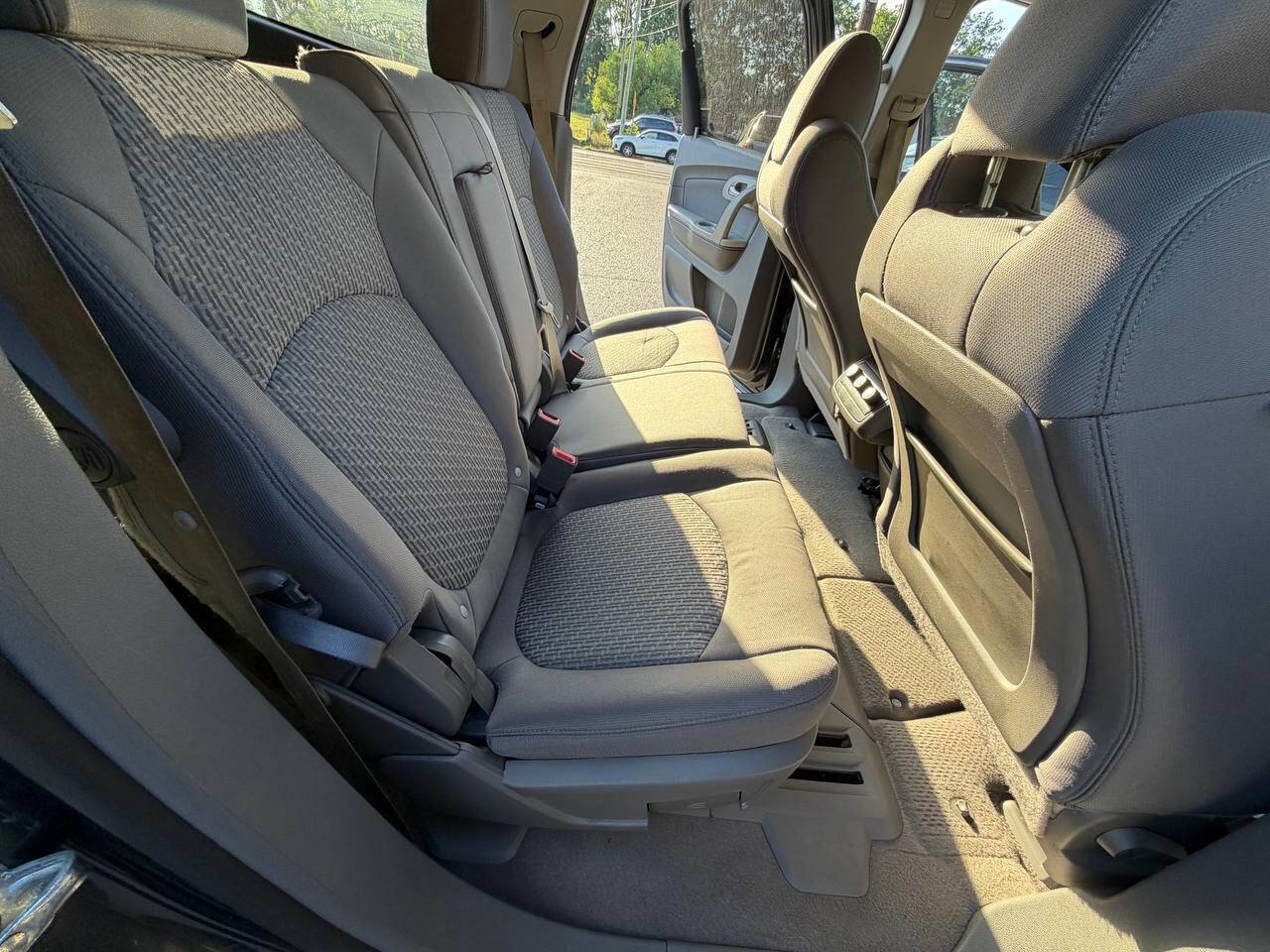 Used 2011 Chevrolet Traverse LS FWD image 18