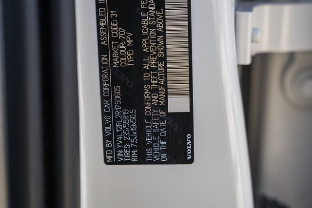 Certified 2024 Volvo XC60 B5 Plus w/ Climate Package image 39