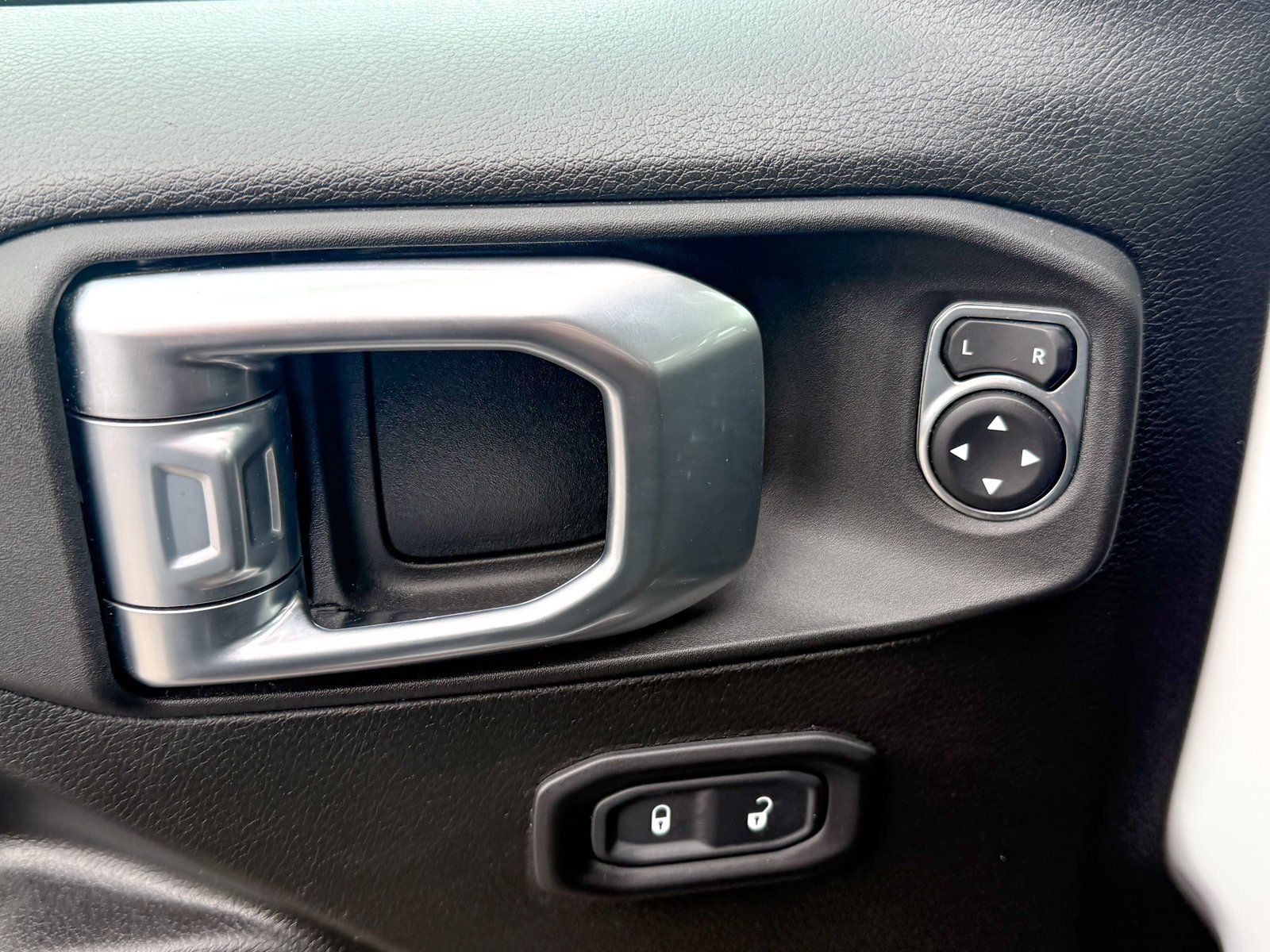 Used 2022 Jeep Gladiator Sport image 15