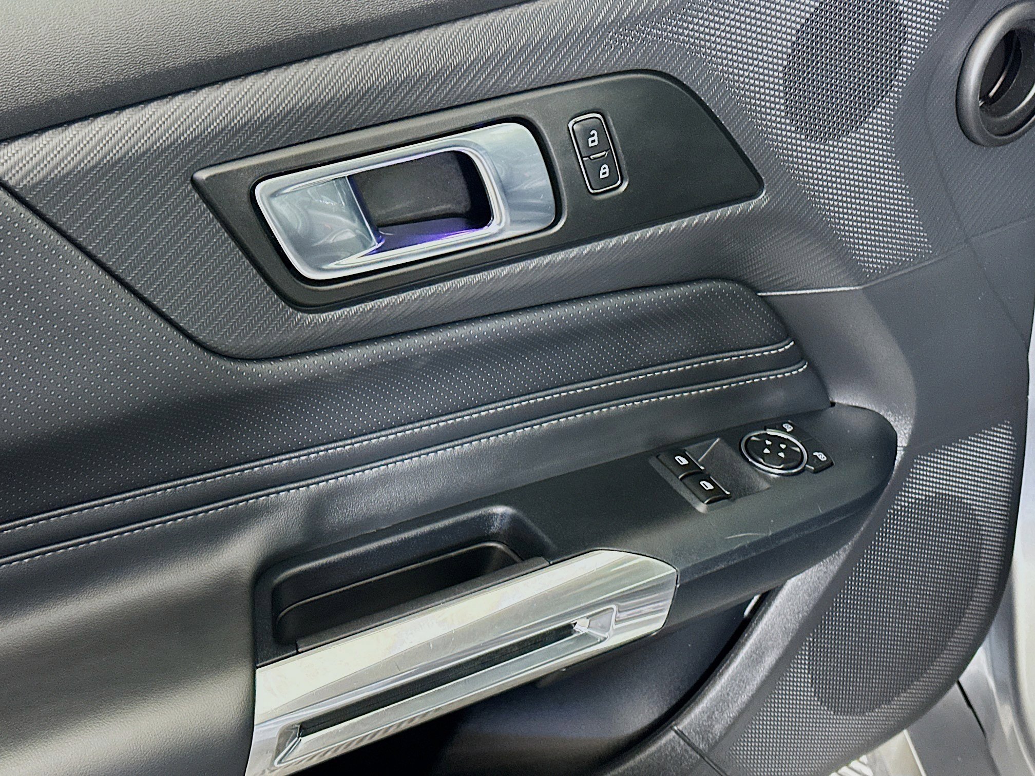 Used 2025 Ford Mustang Premium RWD image 15