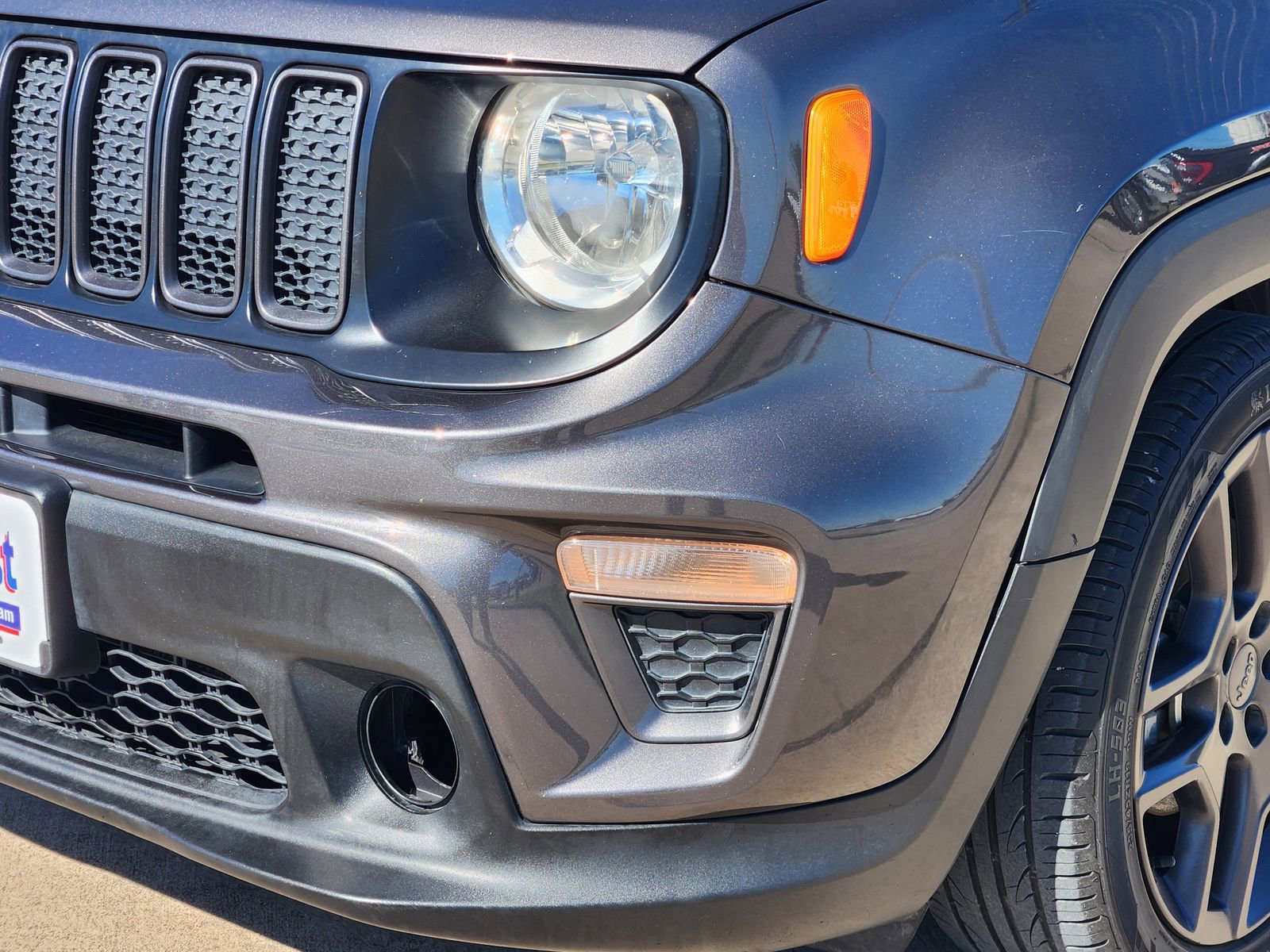 Used 2021 Jeep Renegade Latitude FWD image 9
