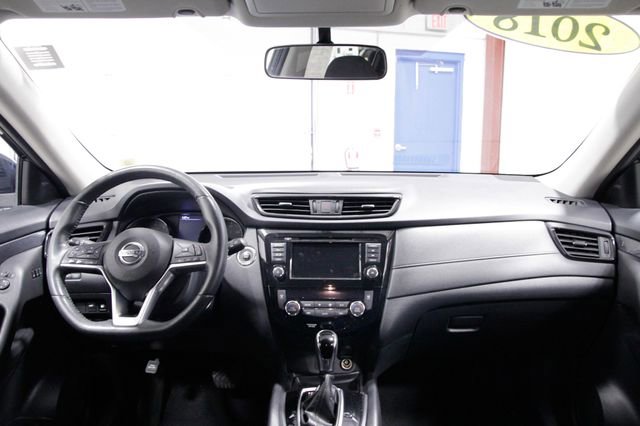 Used 2018 Nissan Rogue SV w/ Premium Package image 15