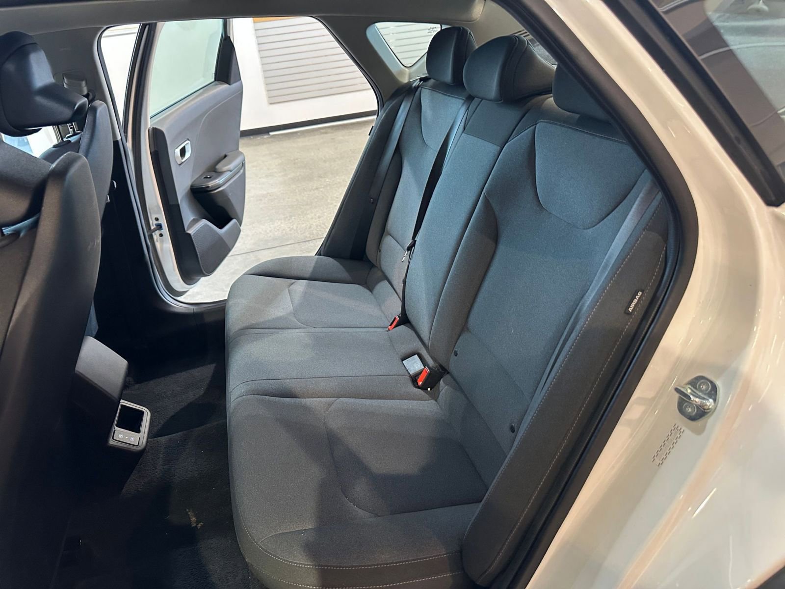 Used 2025 Kia K4 LXS image 38