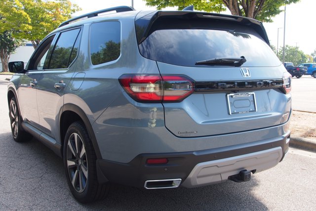 Used 2025 Honda Pilot Touring image 5