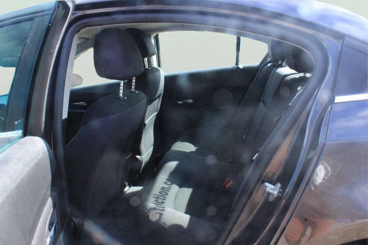Used 2014 Chevrolet Cruze LT FWD image 6