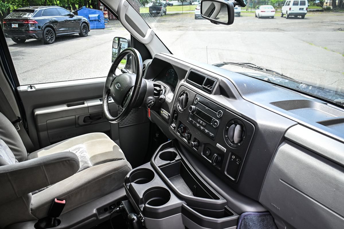 Used 2011 Ford E-150 and Econoline 150 w/ RV Plus Pkg RWD image 19